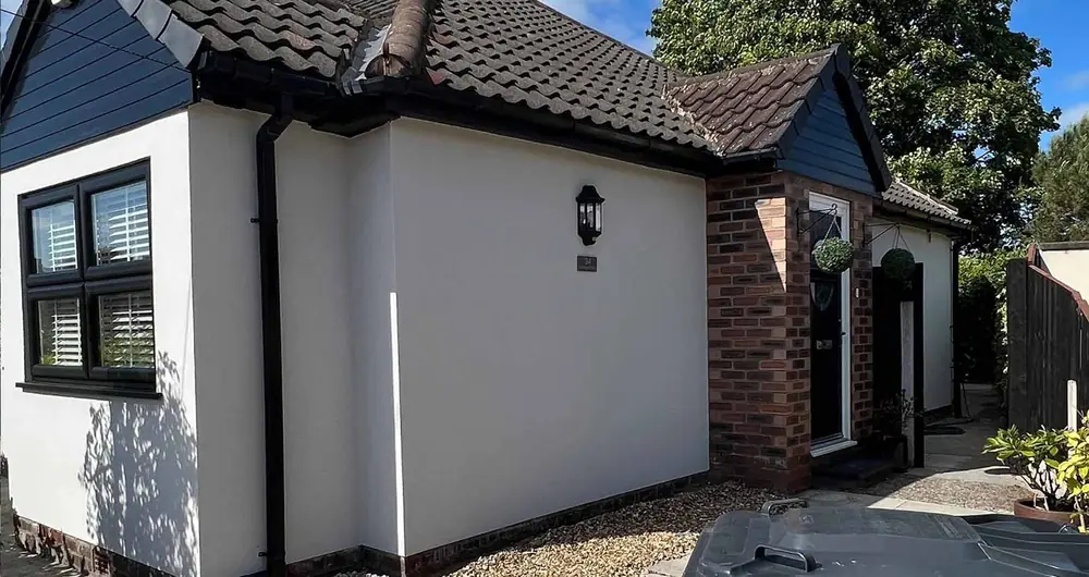 Rendered bungalow in Formby by Callaghan Plastering